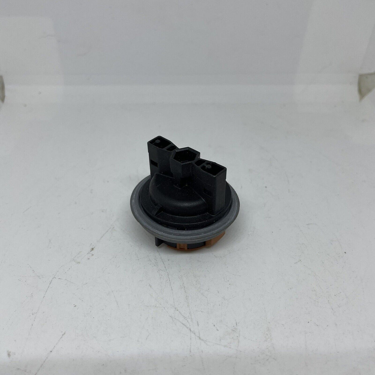 Genuine Vauxhall Socket 39050618 – Genuine Parts Ltd