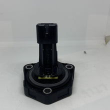 Load image into Gallery viewer, VW Audi Skoda SEAT Various Oil Level Sensor 04L907660C New Genuine VW part
