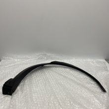 Load image into Gallery viewer, NEW LAND ROVER DISCOVERY V L462 REAR LEFT WHEEL ARCH TRIM LR138493 GENUINE