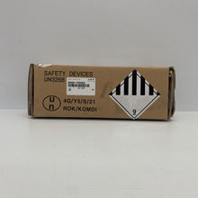 Load image into Gallery viewer, Genuine Kia Picanto 2017 S/BELT ASSY-FR RH (EBONY BLACK) 888801y600eq