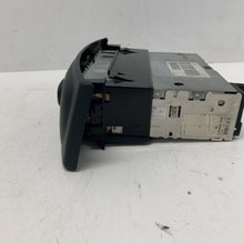 Load image into Gallery viewer, GENUIN RENAULT RADIO 7700841309