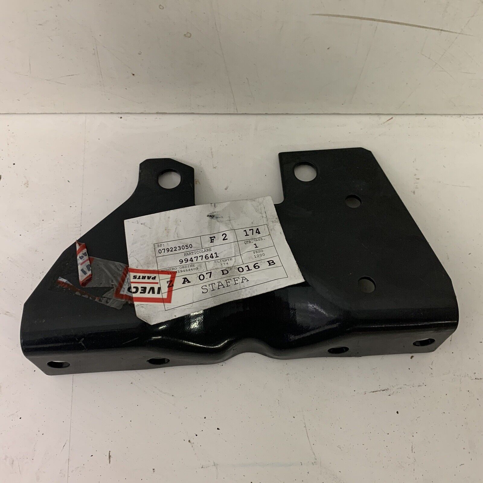 Genuine IVECO Retainer 99477641 brand new – Genuine Parts Ltd
