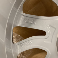 Load image into Gallery viewer, Genuine and Rover Range Rover Discovery Sport 15- Wheel LR073533