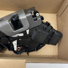 Load image into Gallery viewer, OEM LR DISCOVERY 4 L319 FRONT RIGHT DOOR LOCK ACTUATOR LR091350 GENUINE