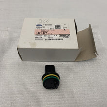 Load image into Gallery viewer, Genuine Ford Fuel Temperature Sensor 1871877