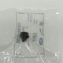 Load image into Gallery viewer, NEW GENUINE DISCOVERY 4/RR SPORT 10-13 REAR WHEELARCH MOULDING CLIP - DYC500110