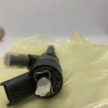 Load image into Gallery viewer, Genuine Ford 1566431 INJECTOR ASSY