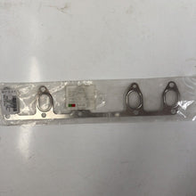 Load image into Gallery viewer, GENUINE VOLKSWAGEN EXHAUST MANIFOLD 076253039