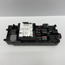 Load image into Gallery viewer, GENUINE NEW Range Rover 13- sport 14- discovery 5 17- Onwards Fuse Box LR080334