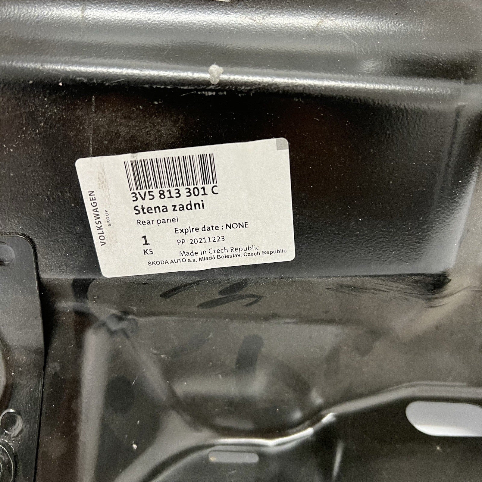 Original 20152024 SKODA Superb III REAR PANEL 3V5813301C OEM