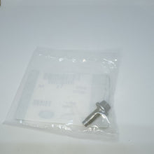 Load image into Gallery viewer, NEW GENUINE LR/RR/DISCOVERY/FREELANDER/DEFENDER Inlet Duct Screw - RYG500160
