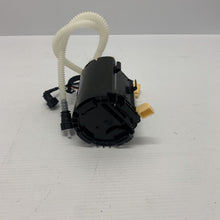 Load image into Gallery viewer, GENUINE RANGE ROVER SPORT 3.0 TDV6 NEW OEM IN TANK FUEL PUMP  LR042717