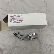 Load image into Gallery viewer, Genuine Ford FIESTA Wing Mirror Indicator Lens R/H  (2008-2017)  1748314