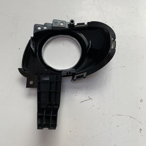 BRAND NEW MAZDA 3 OEM RH FOG LIGHT MOUNTING BRACKET