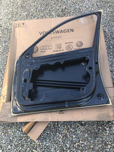 Load image into Gallery viewer, Genuine 2008 Skoda Octavia 5door Estate O/S Drivers Right Front Door 1z0831056