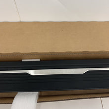 Load image into Gallery viewer, Discovery 5 - Deployable Side Steps - Side Step Plate, Right Side, 18MY Onwards