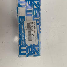 Load image into Gallery viewer, MAZDA 5 MAZDA CX-7 CX-9 HYBRID FRONT WIPER BLADE 650MM !GENUINE! E221-67-330