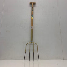Load image into Gallery viewer, Genuine Mayflower tee handle grape wooden shaft 4 prong brand new
