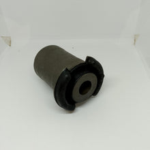Load image into Gallery viewer, NEW GENUINE LAND ROVER DISCOVERY 3 &amp; 4 REAR LOWER ARM BUSH - LR054831