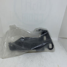 Load image into Gallery viewer, GENUINE RENAULT FRONT WING BRACKET (FRONT) (7782160763)