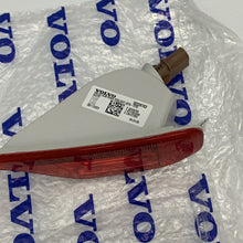 Load image into Gallery viewer, Genuine VOLVO XC40 Rear Right Fog Light Assembly 32228783