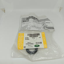 Load image into Gallery viewer, GENUINE LAND ROVER DISCOVERY FREELANDER 2 WATER RESERVOIR GROMMET X1 -DMJ500020