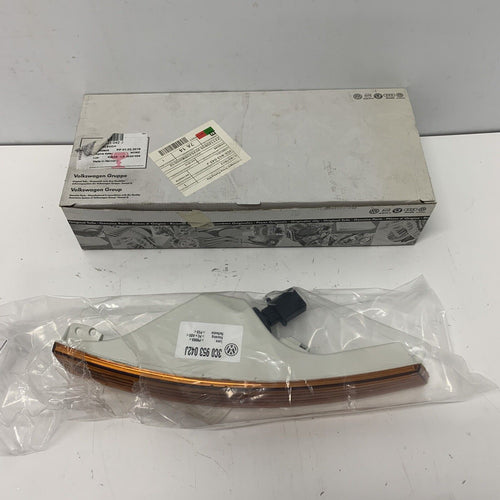 Front Left Indicator Orange VW Passat B6 06-11 3C0953042J New genuine VW part