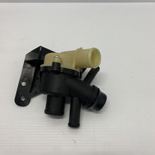 Load image into Gallery viewer, LAND ROVER RANGE ROVER IV L405 Thermostat LR121833 NEW GENUINE