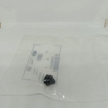 Load image into Gallery viewer, NEW Genuine LR Discovery/Range Rover Rear Body Mouldings Clips x1- LR106832
