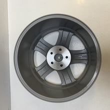 Load image into Gallery viewer, genuine seat alloy wheel brand new 7m0071492sb666