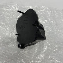 Load image into Gallery viewer, DISCOVERY 4 &amp; 5 RR SPORT VOGUE VELAR 3.0L V6 OIL SEPARATOR RESERVOIR LR013532