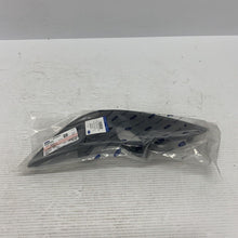 Load image into Gallery viewer, Genuine Ford Focus MK2 Front Bumper Grille 1528561