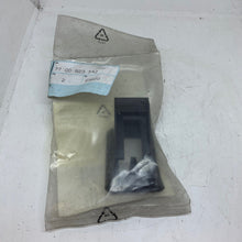 Load image into Gallery viewer, GENUINE RENAULT GUIDE DR/LOCK (7700823542)