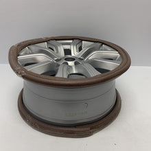 Load image into Gallery viewer, NEW RANGE ROVER EVOQUE / 18" ALLOY WHEEL RIM SILVER STYLE / LR084668 GENUINE
