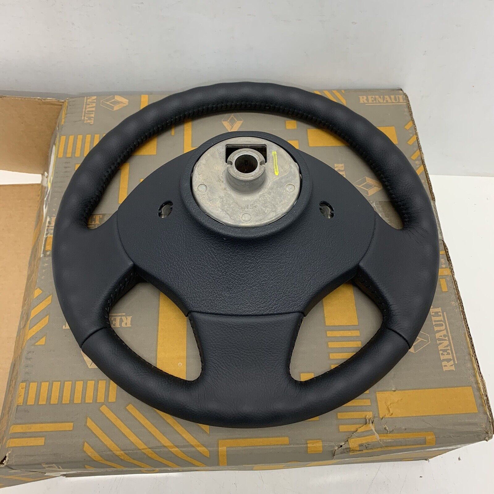 GENUINE RENAULT STEERING WHEEL ME (7700427507) – Genuine Parts Ltd