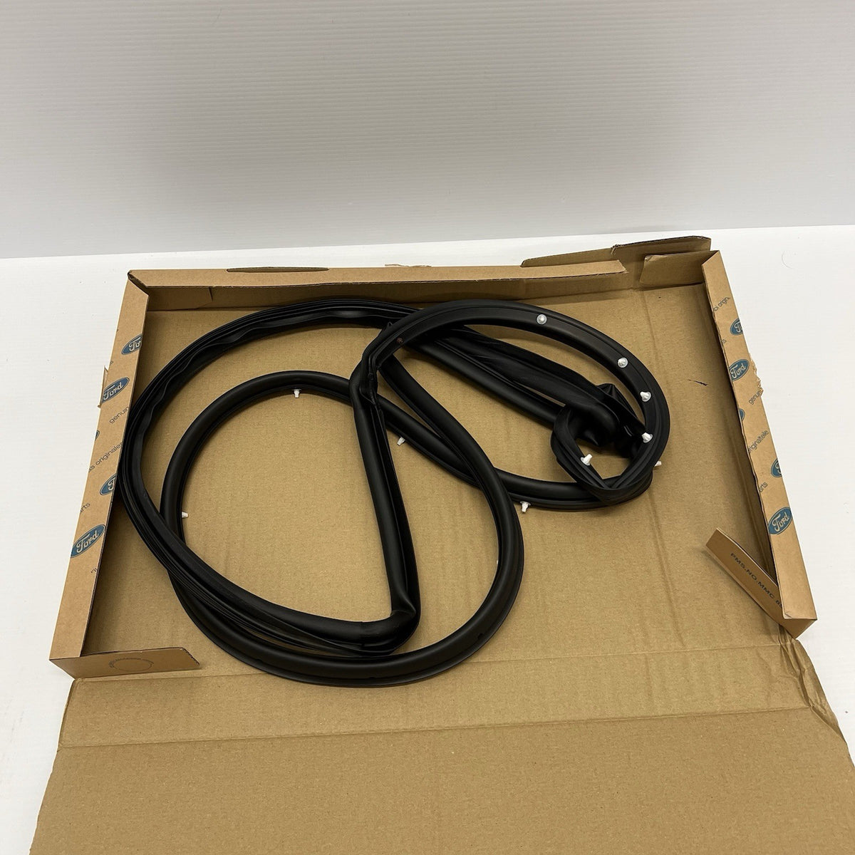 Genuine Ford Fiesta MK7 O/S Front Door Weatherstrip Seal 1781748 ...