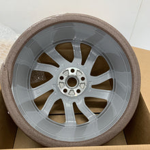 Load image into Gallery viewer, Genuine and Rover Range Rover Discovery Sport 15- Wheel LR073533