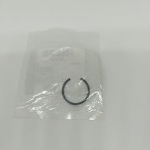 Load image into Gallery viewer, GENUINE LAND ROVER DRIVE SHAFT REAR AXLE DRIVE RETAINER LR018449
