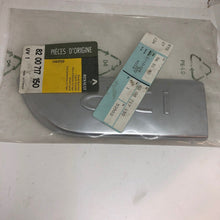 Load image into Gallery viewer, GENUINE RENAULT FRONT DOOR EMBLEM (8200717150)
