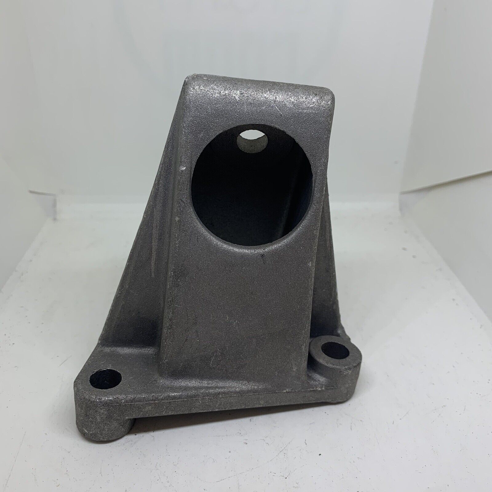 GENUINE RENAULT BKT G/B MTING R25 (7700714860) – Genuine Parts Ltd