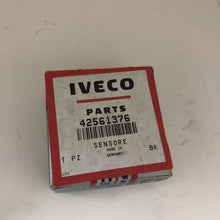 Load image into Gallery viewer, Genuine Iveco Fuel Pressure Sensor 42561376