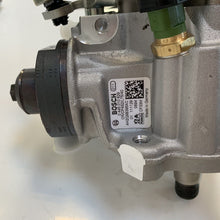 Load image into Gallery viewer, genuine jaguar/landrover 3.0 ltr turbo diesel fuel pump JDE38562