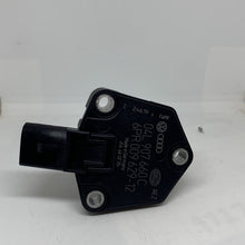 Load image into Gallery viewer, VW Audi Skoda SEAT Various Oil Level Sensor 04L907660C New Genuine VW part