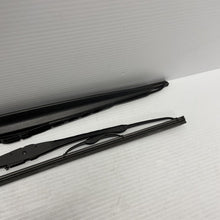Load image into Gallery viewer, NEW VW BORA 1J6 FRONT WINDSCREEN WIPER BLADES 1J0998003 GENUINE