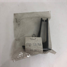 Load image into Gallery viewer, GENUINE RENAULT CLIP (7700838944)