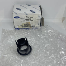 Load image into Gallery viewer, Genuine Ford 1733813 BRACKET