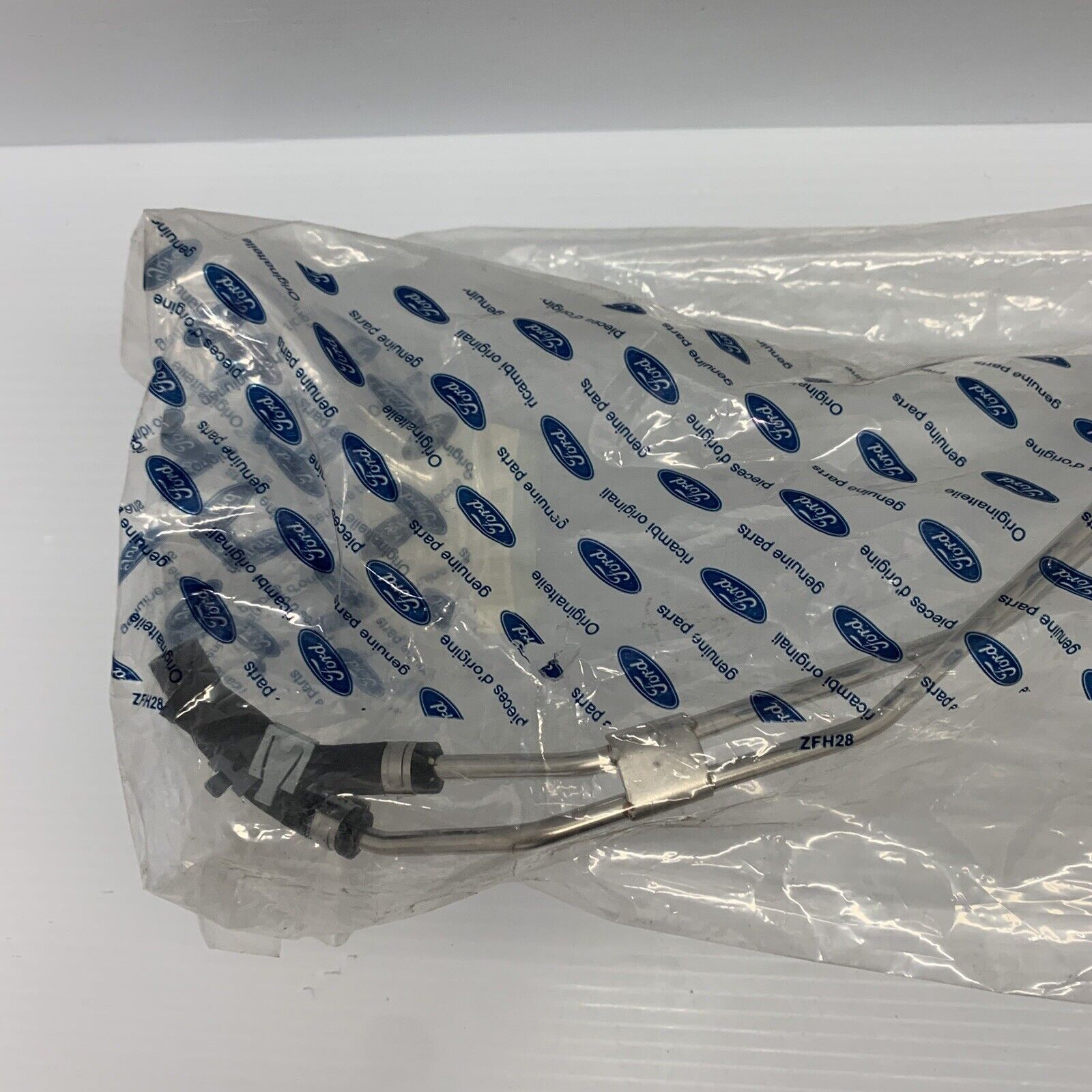 ＊＊mofu12＊＊ Genuine Ford Kuga MK1 Exhaust Air Supply Tube 1698612 – Genuine