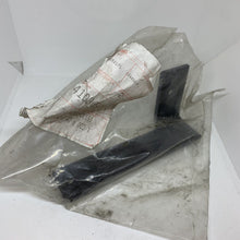 Load image into Gallery viewer, Genuine IVECO Retainer 41036930