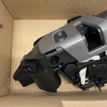 Load image into Gallery viewer, OEM LR DISCOVERY 4 L319 FRONT RIGHT DOOR LOCK ACTUATOR LR091350 GENUINE
