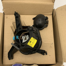 Load image into Gallery viewer, Genuine Peugeot 306 99-01 fog light rh 6205r0